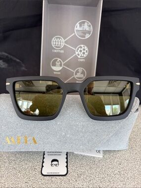 Matte Black Square Sunglasses for Men with Green Lenses